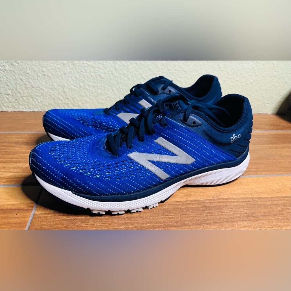 New Balance 860 v10 in Blue, Gray, & White Size: 12